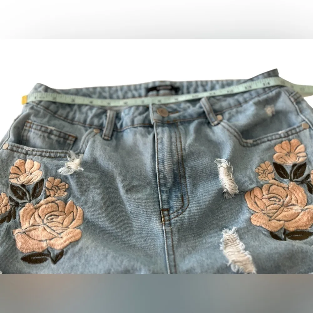 Forever 21 High Waist‎ Jean Shorts size 30 - Image 5