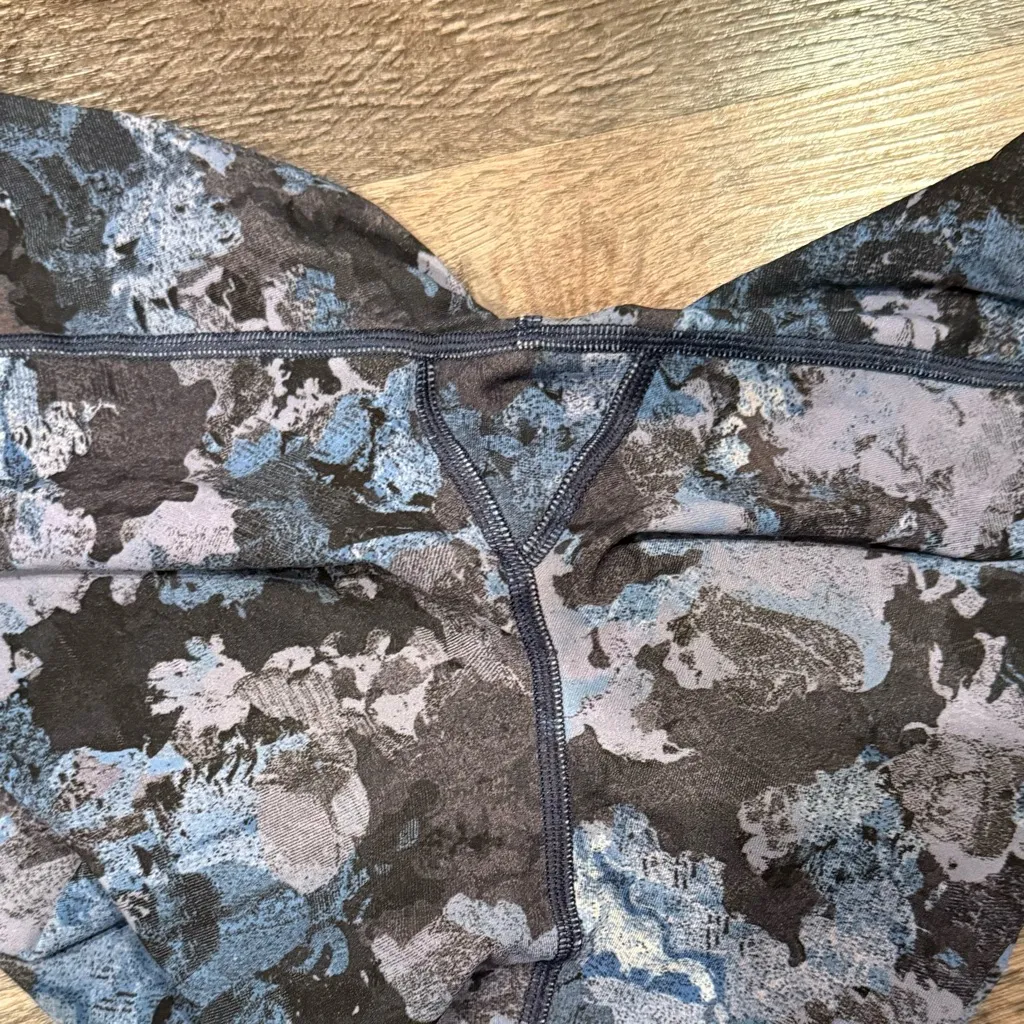 Lululemon Speed Up Leggings Side Pockets Screen Camo Multi Purple Blue Size 2 - Image 3