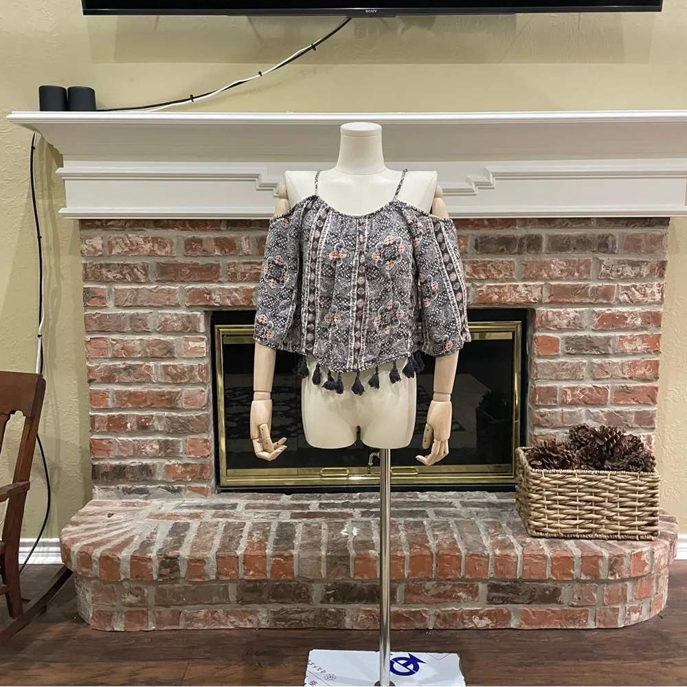 American Eagle Outfitters floral cold shoulder crop top / XS / EUC - Image 6