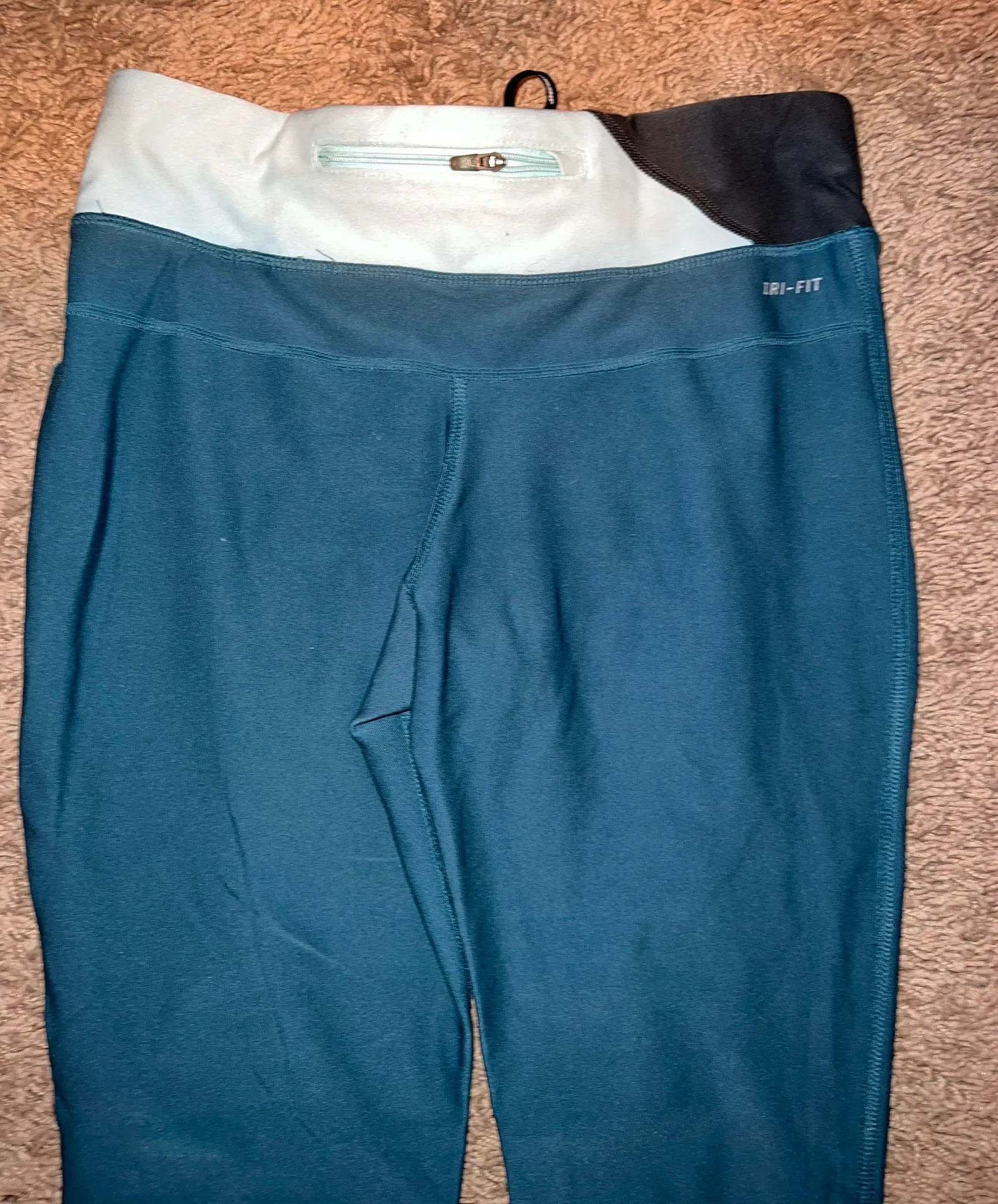 Nike Capri Leggings - Image 2