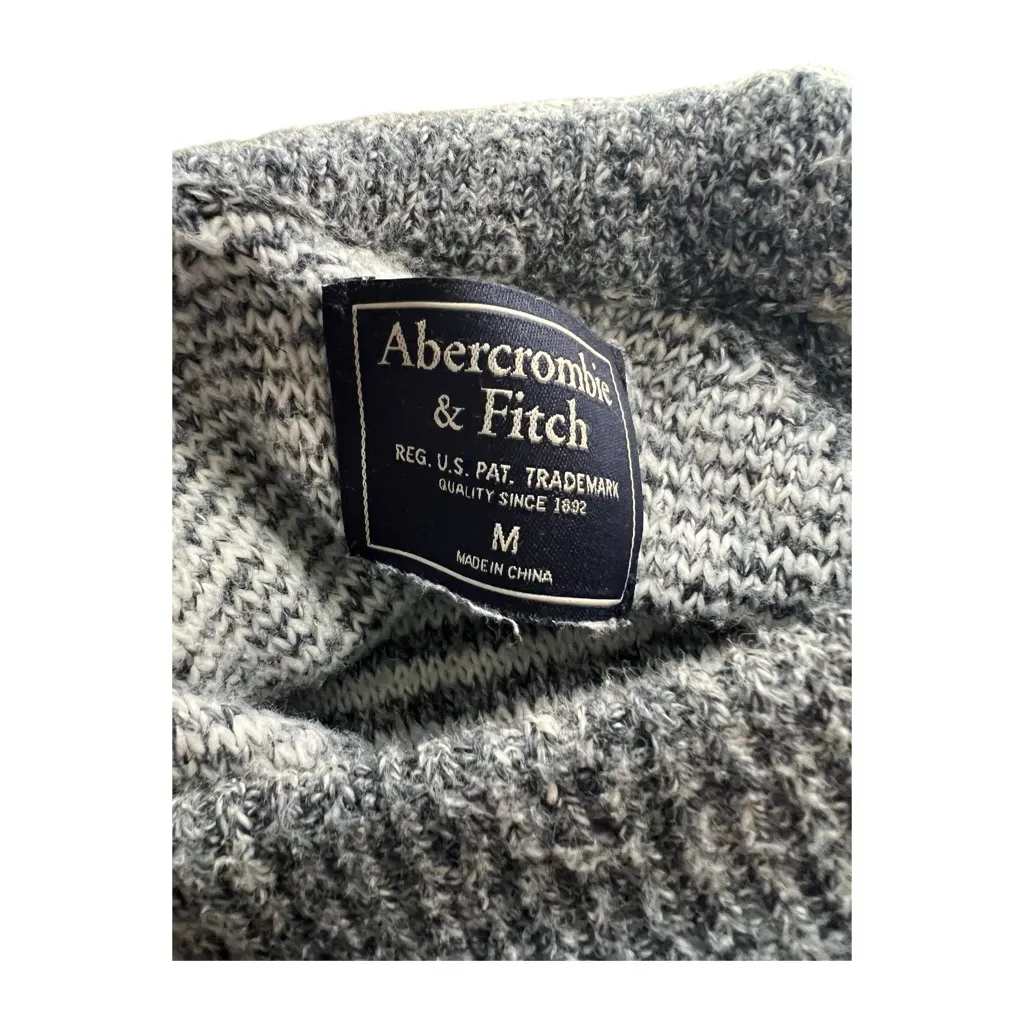 Abercrombie & Fitch Soft muted Gray striped sweater. SZ.M - Image 5