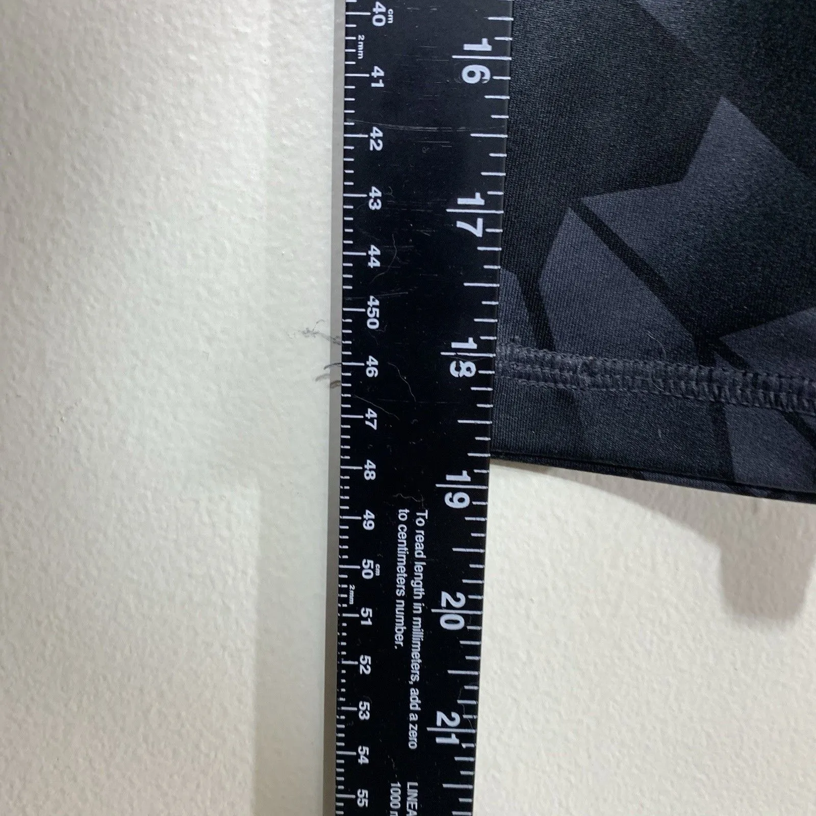 Old Navy Active Leggings Small Petite Black Geometric Fitted Capri Stretch - Image 3