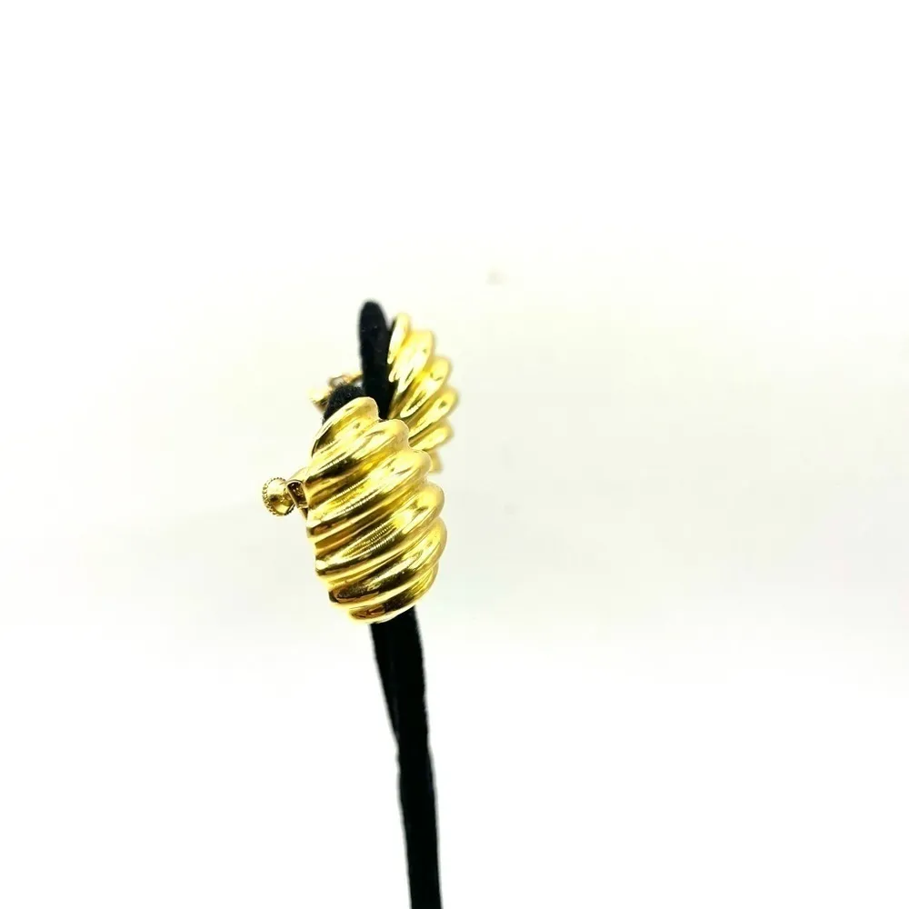 Ribbed Napier Gold Tone Shrimp Domed Chunky Earrings Large Screw back Vintage - Image 8