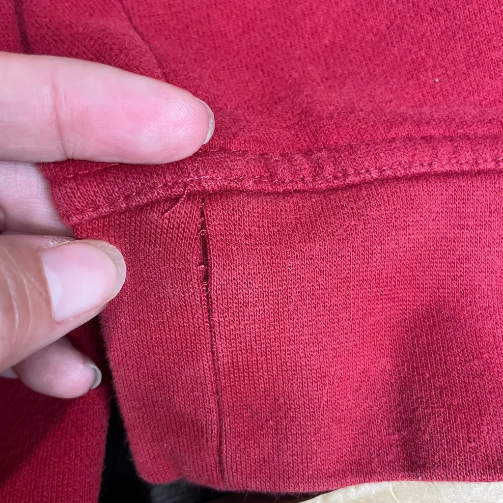 Womens Vintage Red Christmas Embroidered Crewneck Sweatshirt Size Medium - Image 8