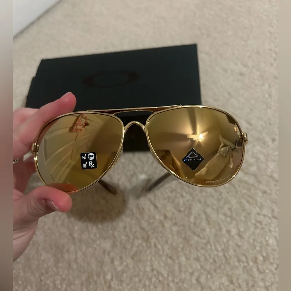 Oakley Sunglasses Prizm Rose Gold Polarized Lenses, Polished Gold Frame - Image 4