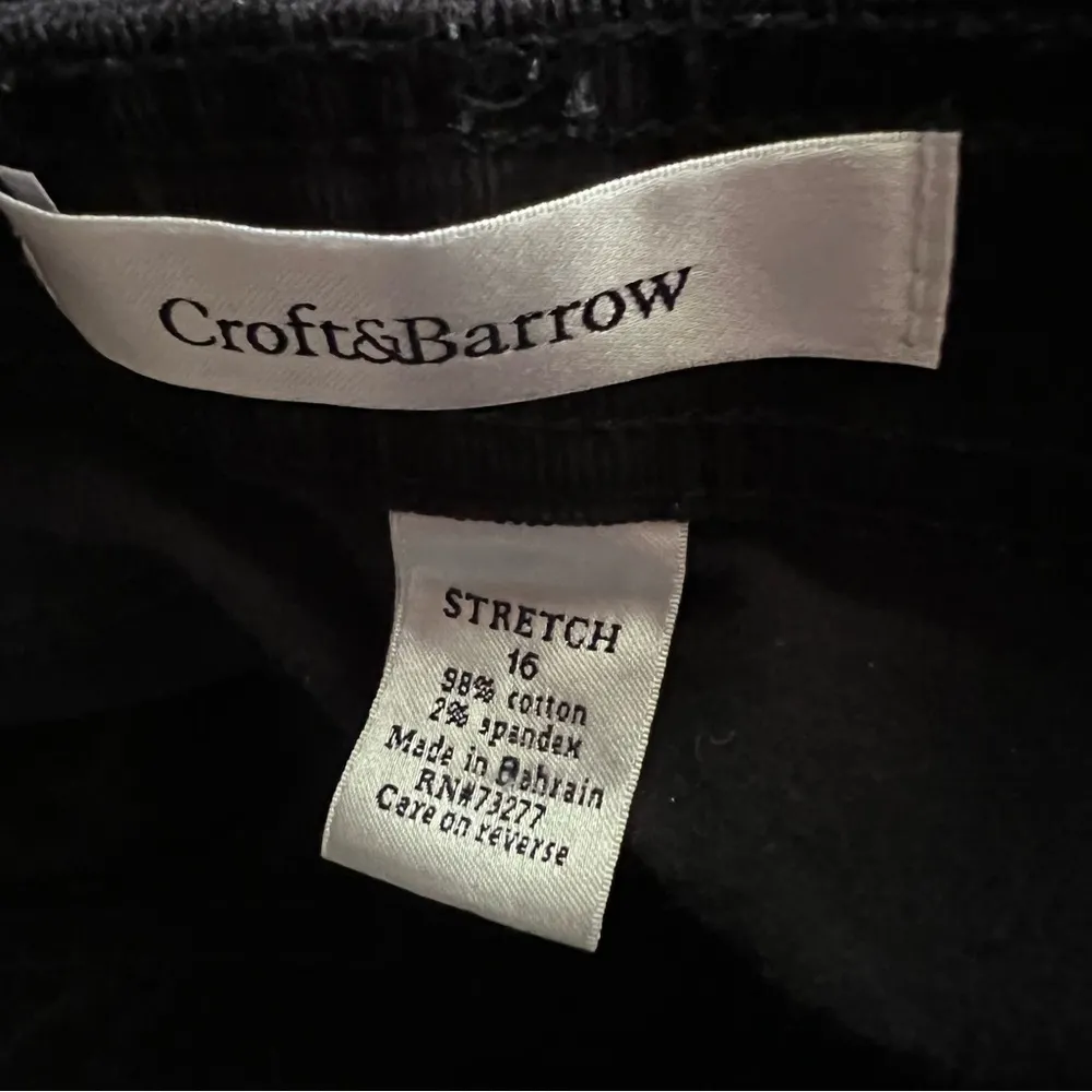 Vintage Black Corduroy midi skirt. Size 16. - Image 5