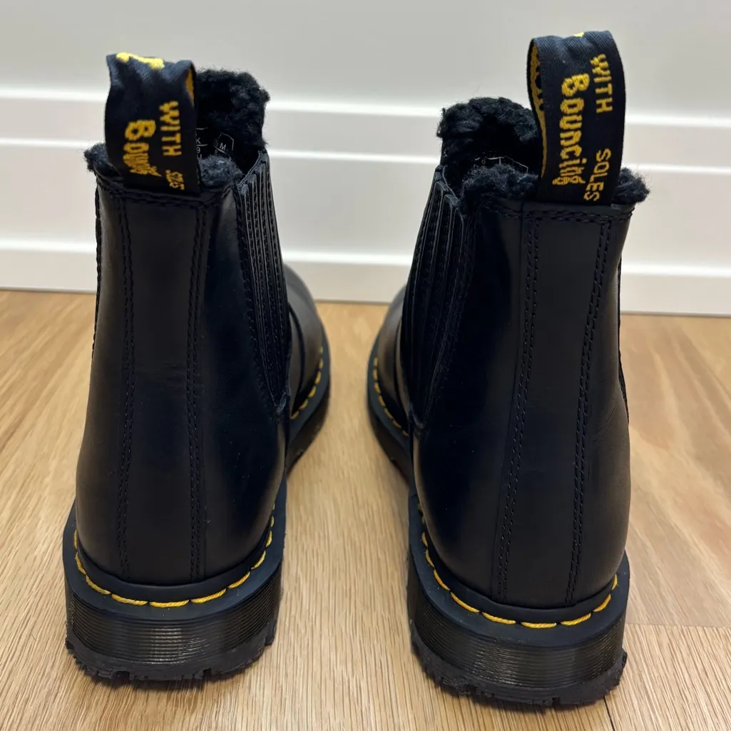 Dr. Martens Grizzly Fleece Lined Chelsea Boots Women’s size 8 or Men’s size 7 - Image 4