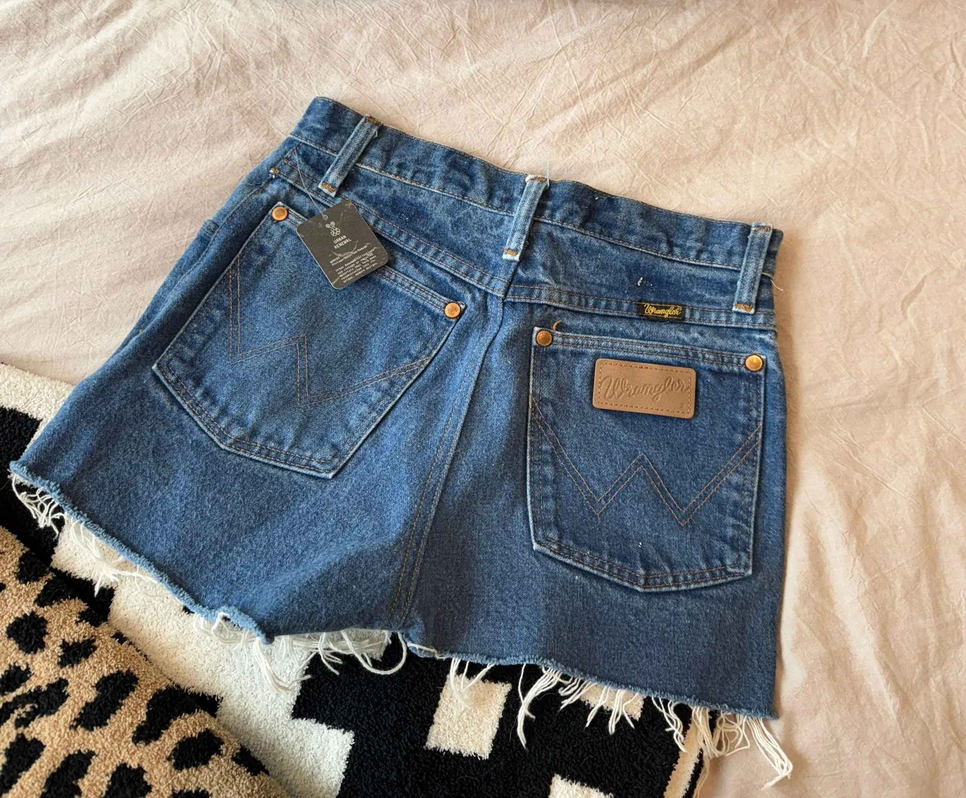 Vintage  Shorts - Image 4