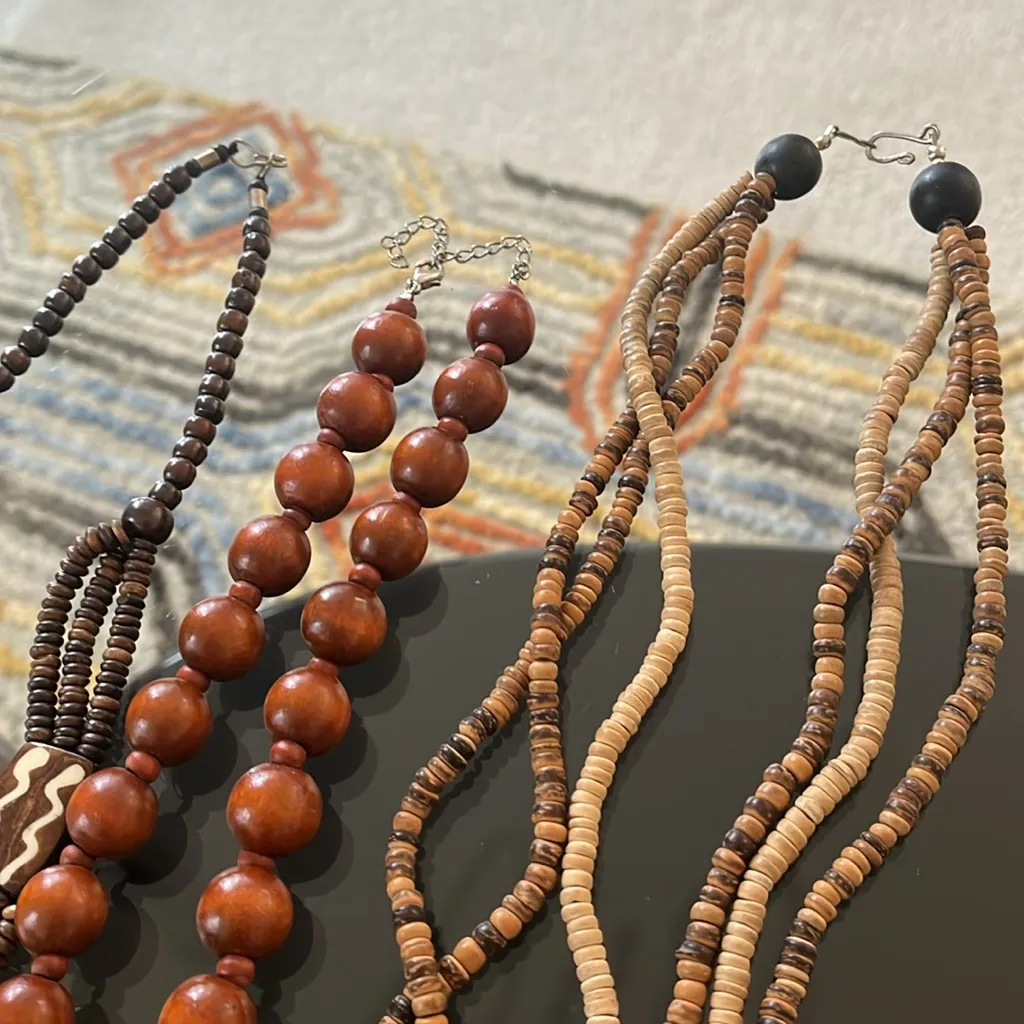 Set of 3 vintage wooden and horn necklaces preowned Brown - Image 4