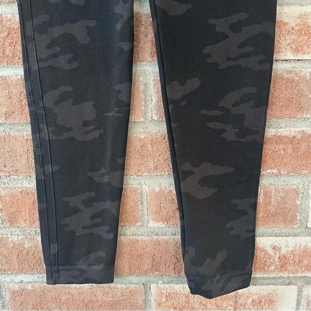 Spanx Camouflage Camo Cropped Leggings Seamless Women’s Small Black Athletic Gym - Image 8