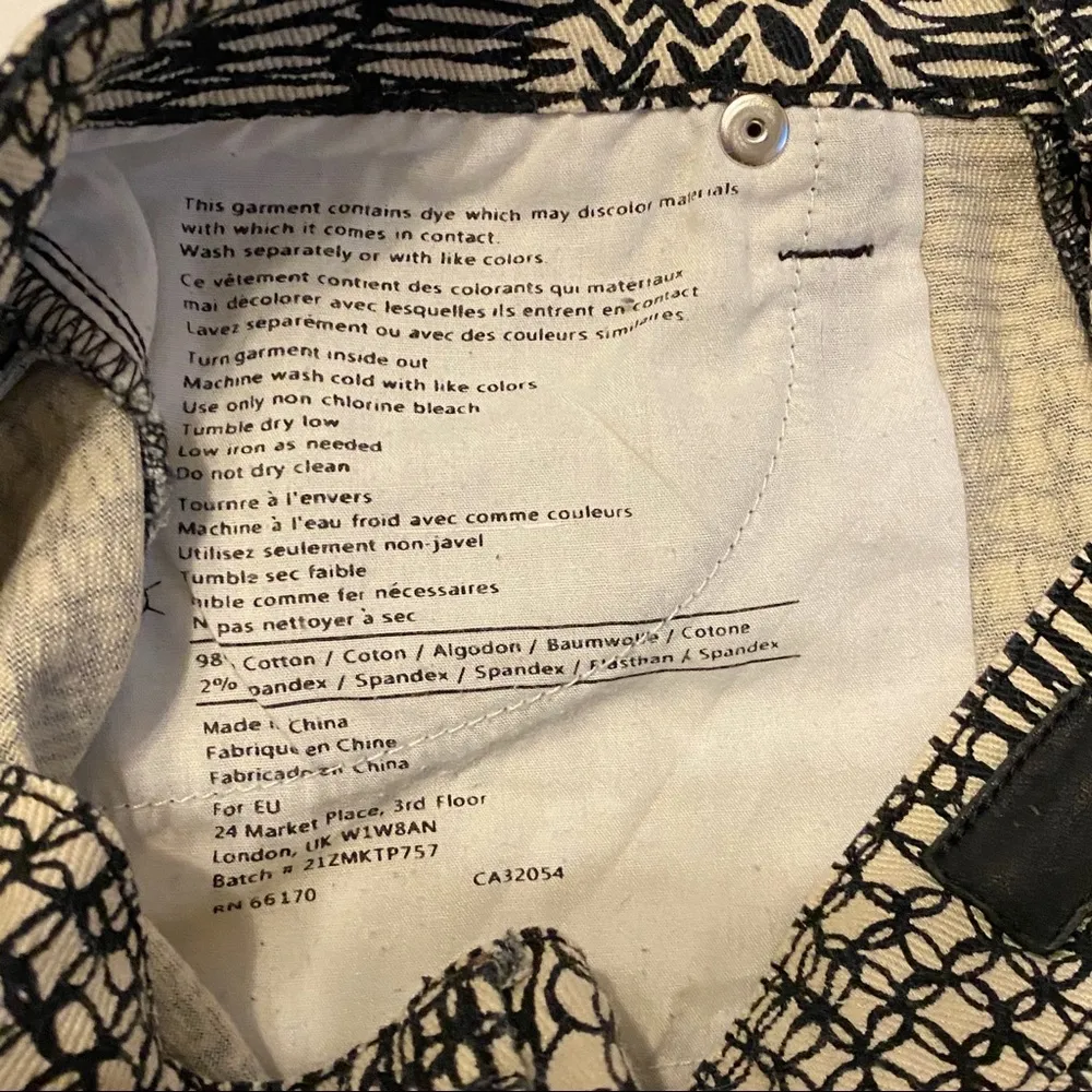 Urban Outfitters BDG Shortie shorts black white geometric womens size‎ 25 - Image 5