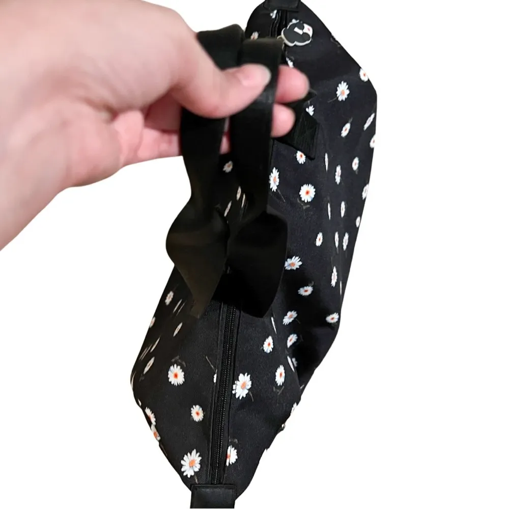 ALICE AND OLIVIA Daisy Print Overnighter Duffle Bag - Image 5