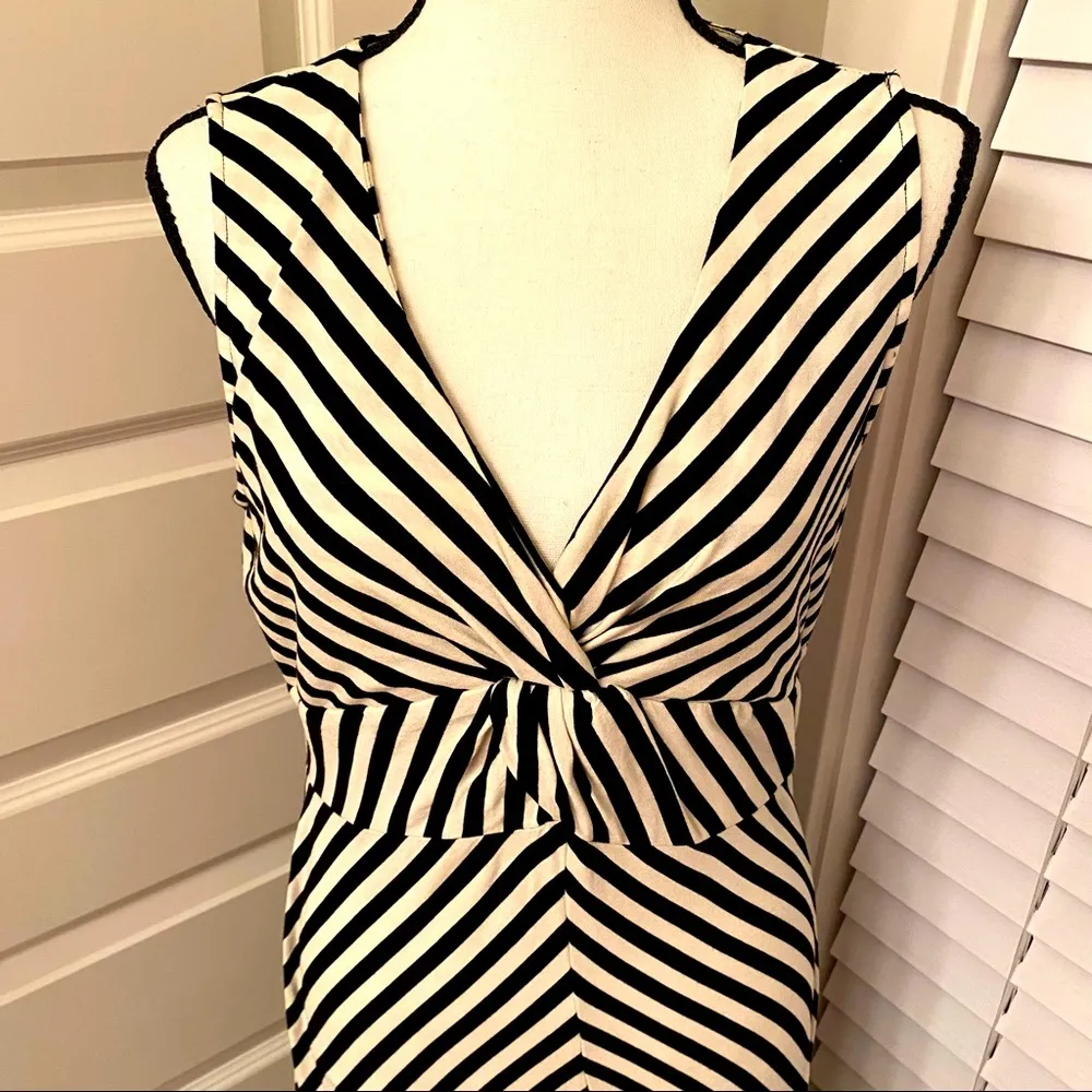Peter Nygard|| Sexy black/white sleeveless striped v-neck dress- calf length - Image 2