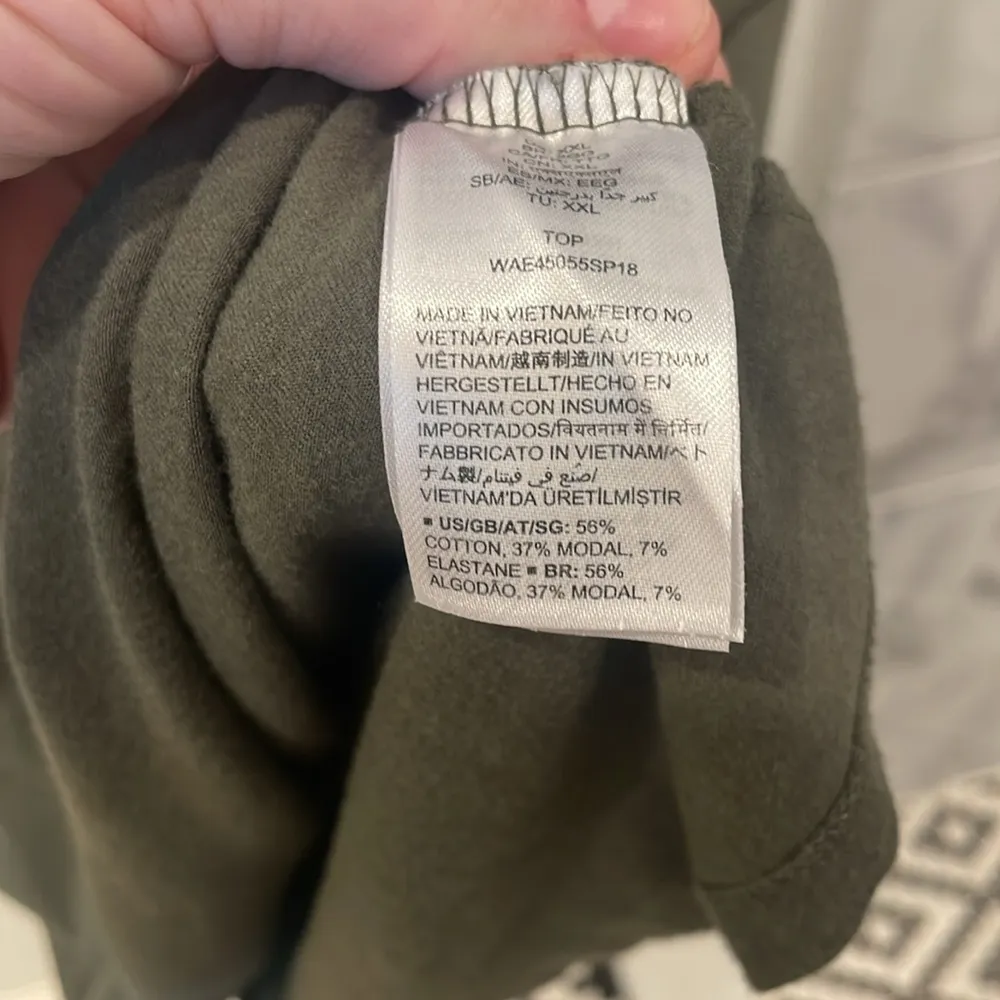 Two (2) Amazon Essentials casual short sleeve shirts - Image 6