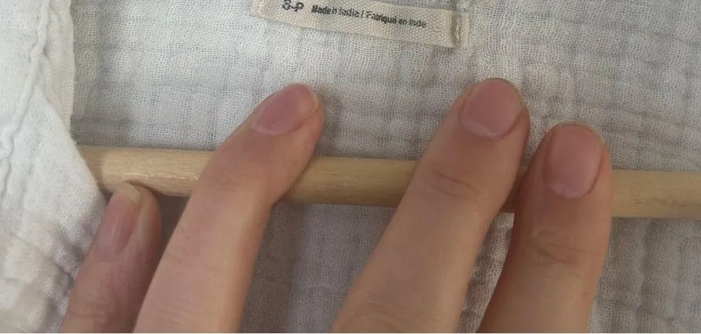 Urban Outfitters White Button-Up Shirt Casual Frayed Hem Textured Small - Image 5