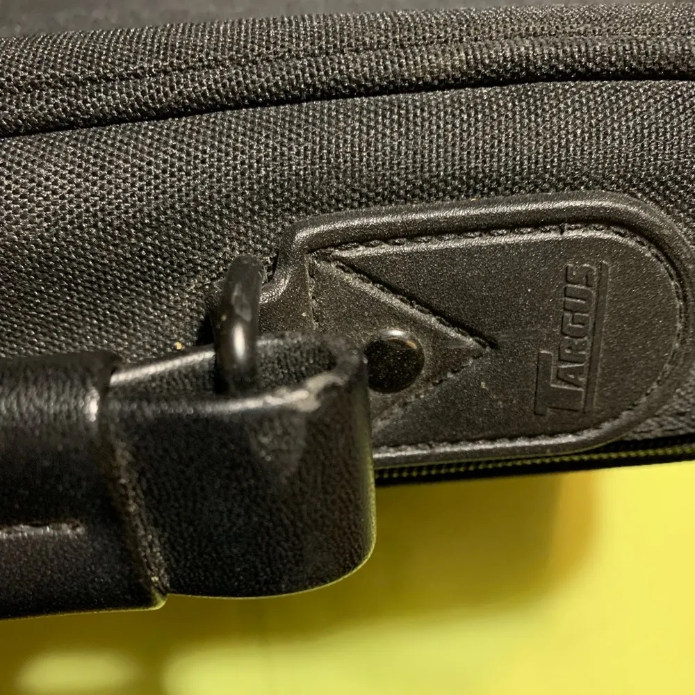 Targus • Black Classic Briefcase Messenger Carry Case Laptop Bag - Image 10