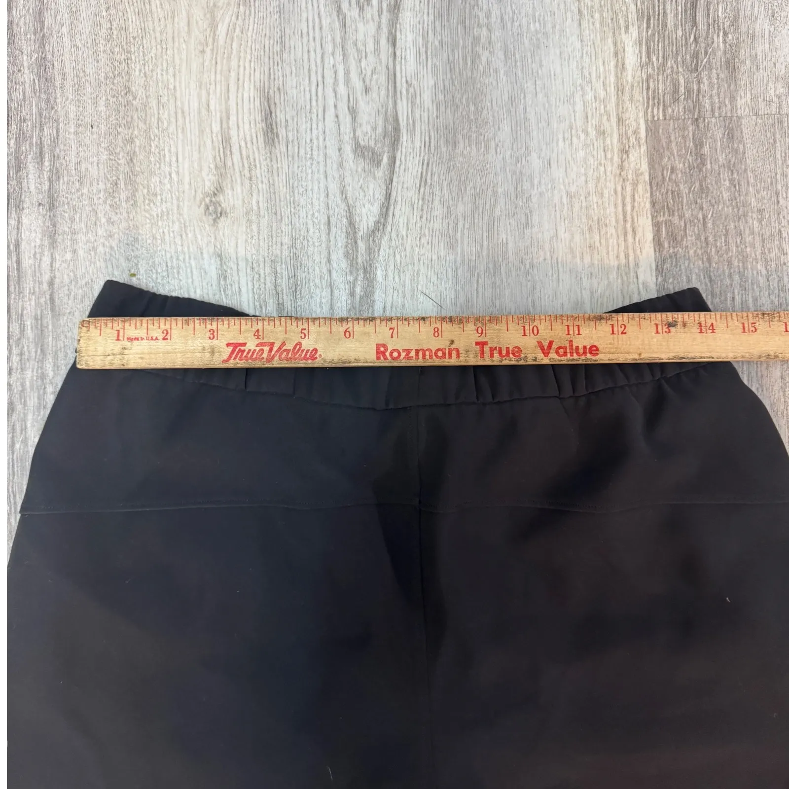 Lululemon On The‎ Fly Short *Woven *2.5 
Size 8 - Image 4