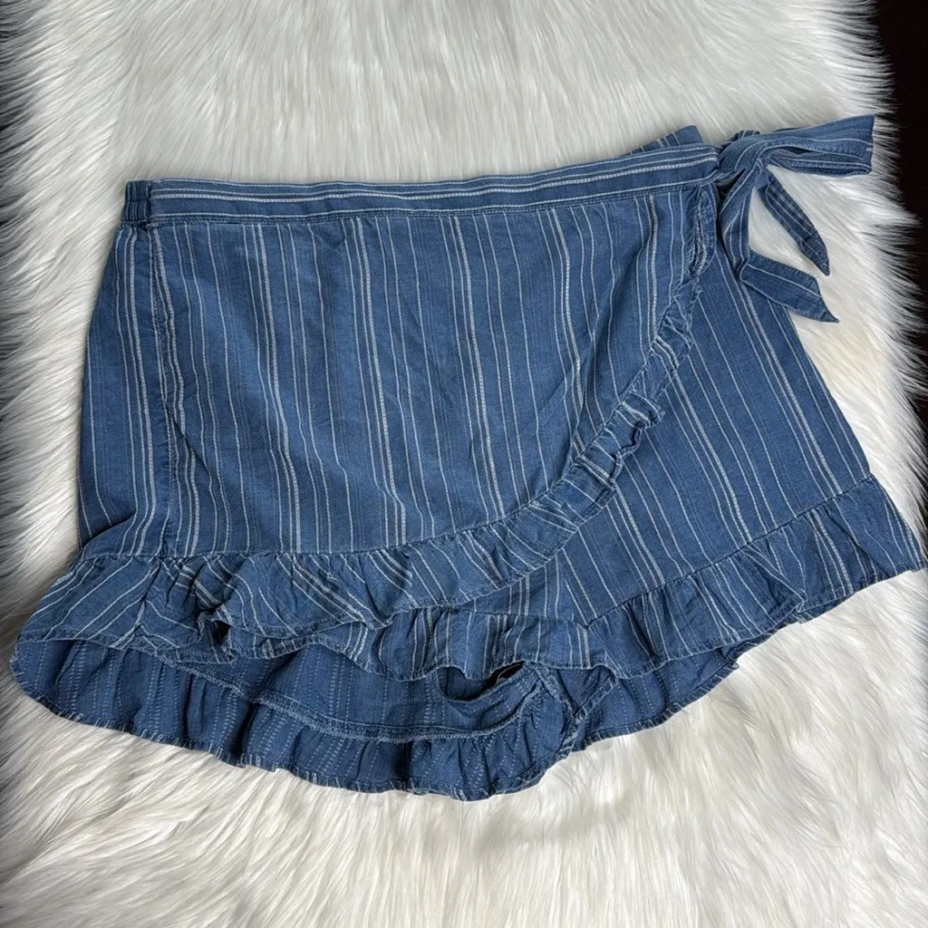 American Eagle Blue Striped High Waisted Skort Short - Image 2