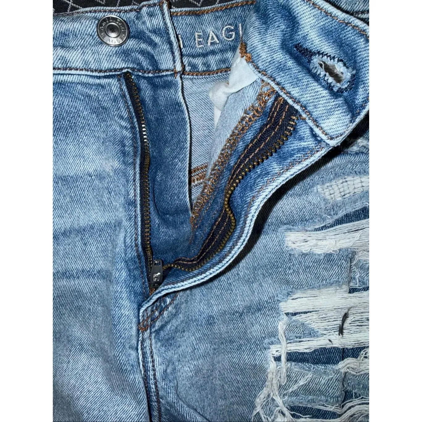 AE stretch highest rise 90’s boyfriend shorts light wash distressed cut offs siz - Image 4