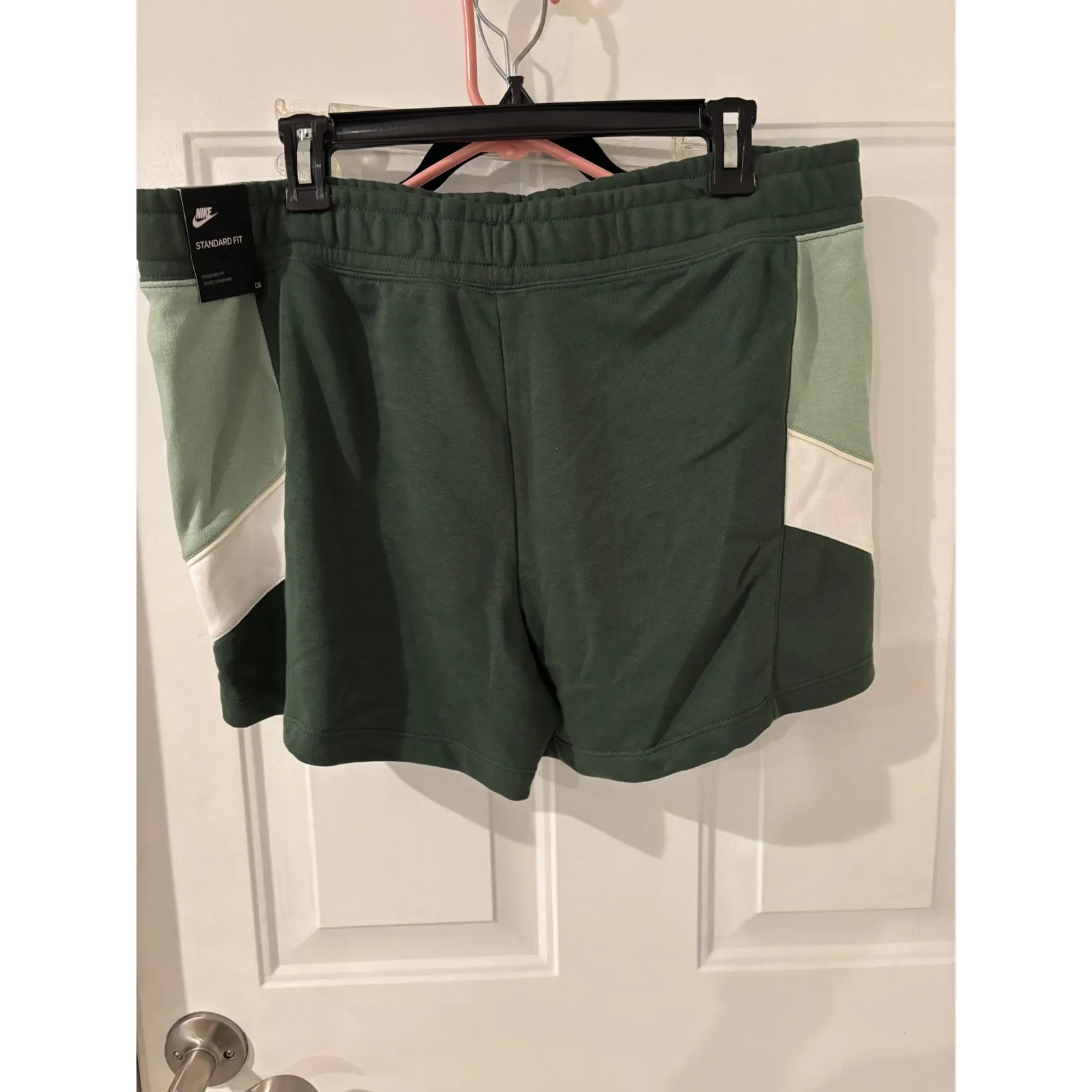 Nike Sportswear Standard Fit Women's Shorts Green White Colorblock‎ XL - Image 3