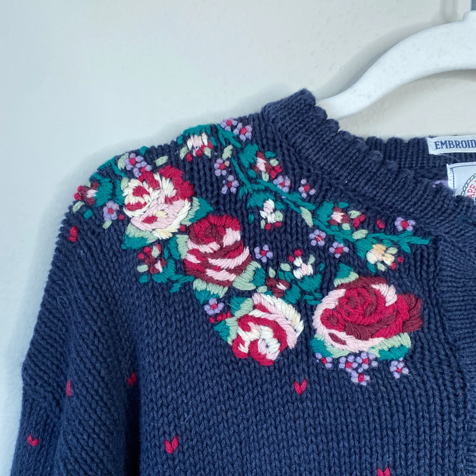 Vintage CARE ISLE KNITTERS Sweater Floral Granny Size Medium Navy Blue - Image 4