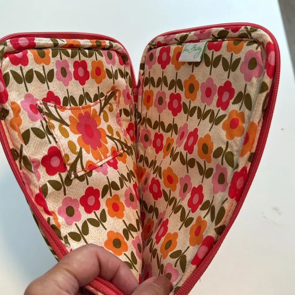 Vera Bradley quilted pink/ green floral tablet / ipad case - Image 3