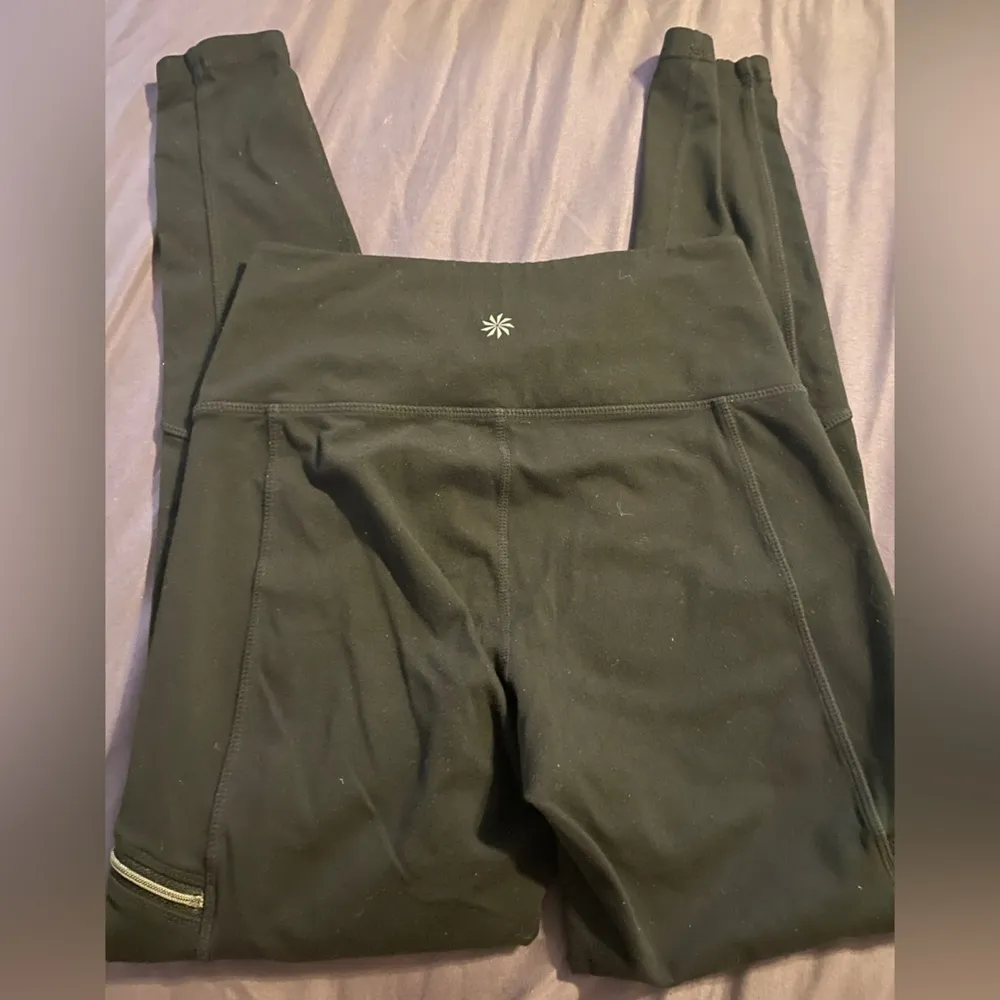 Athleta Black Leggings Front Zipper Pockets Size Small - Image 4