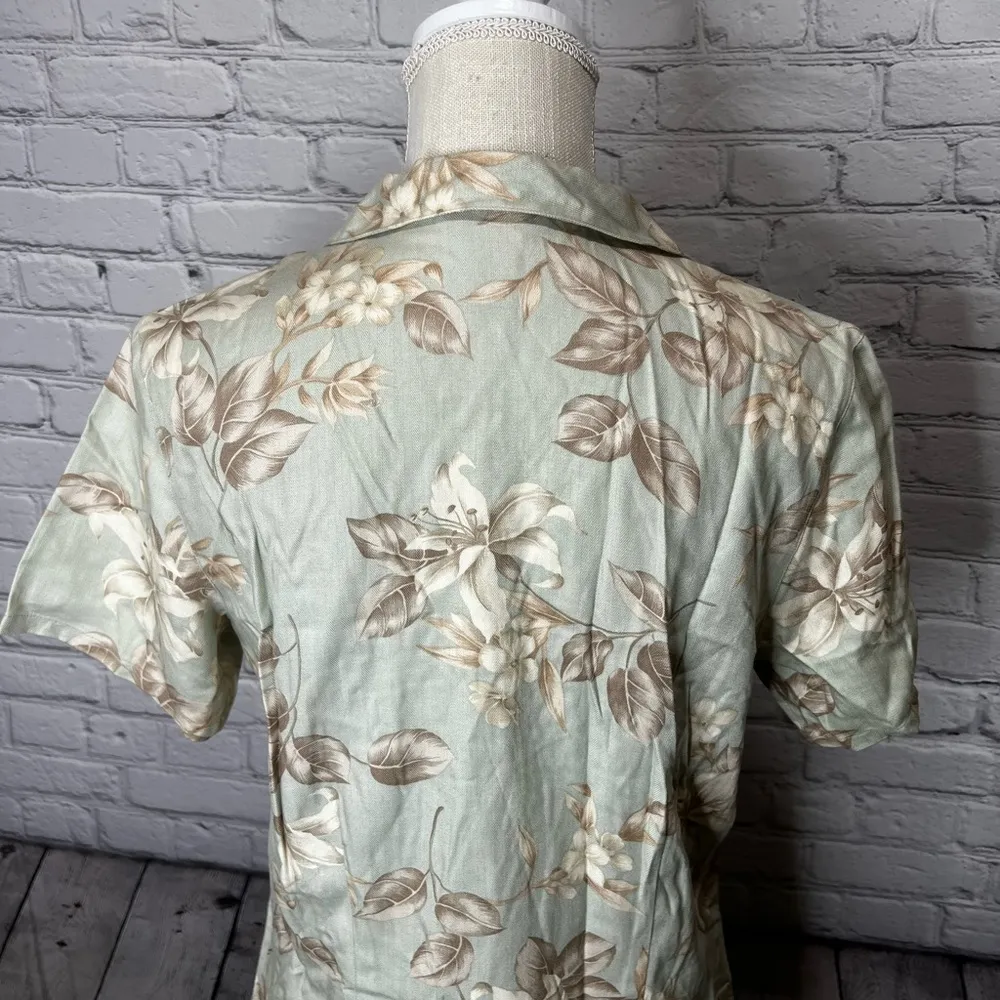 Women’s van Heusen fitted button down blouse size small - Image 11