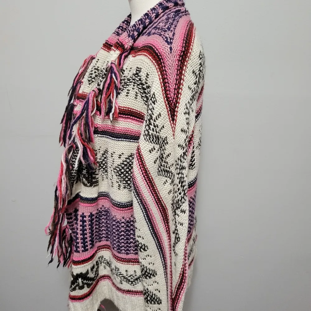 American Eagle aztec fringed blanket cardigan size large - Image 4