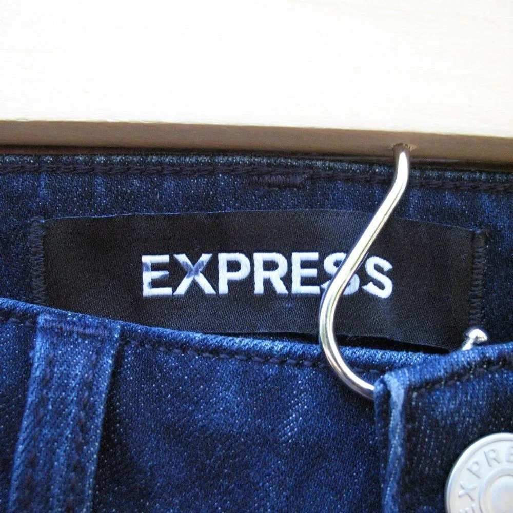 NWT Express Low Rise Relaxed Dark Denim Jean Shorts - Image 10