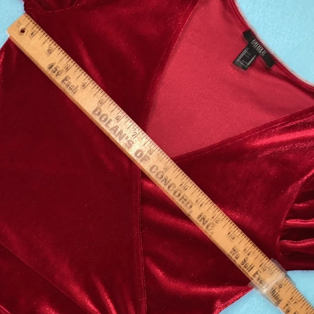 FOREVER 21 velvet red crop top faux wrap style V neck long belt ties NEW size M - Image 9