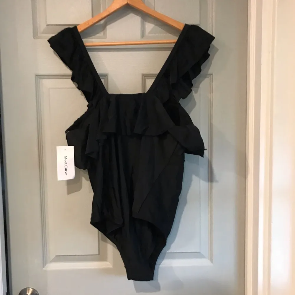 Meet.Curve Women's 3X NWT Black Ruffled Top Straps Padded One Piece Swim Suit - Image 4