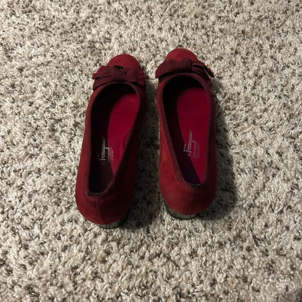 SALVATORE Ferragamo Suede Floral Print Pumps - Image 3