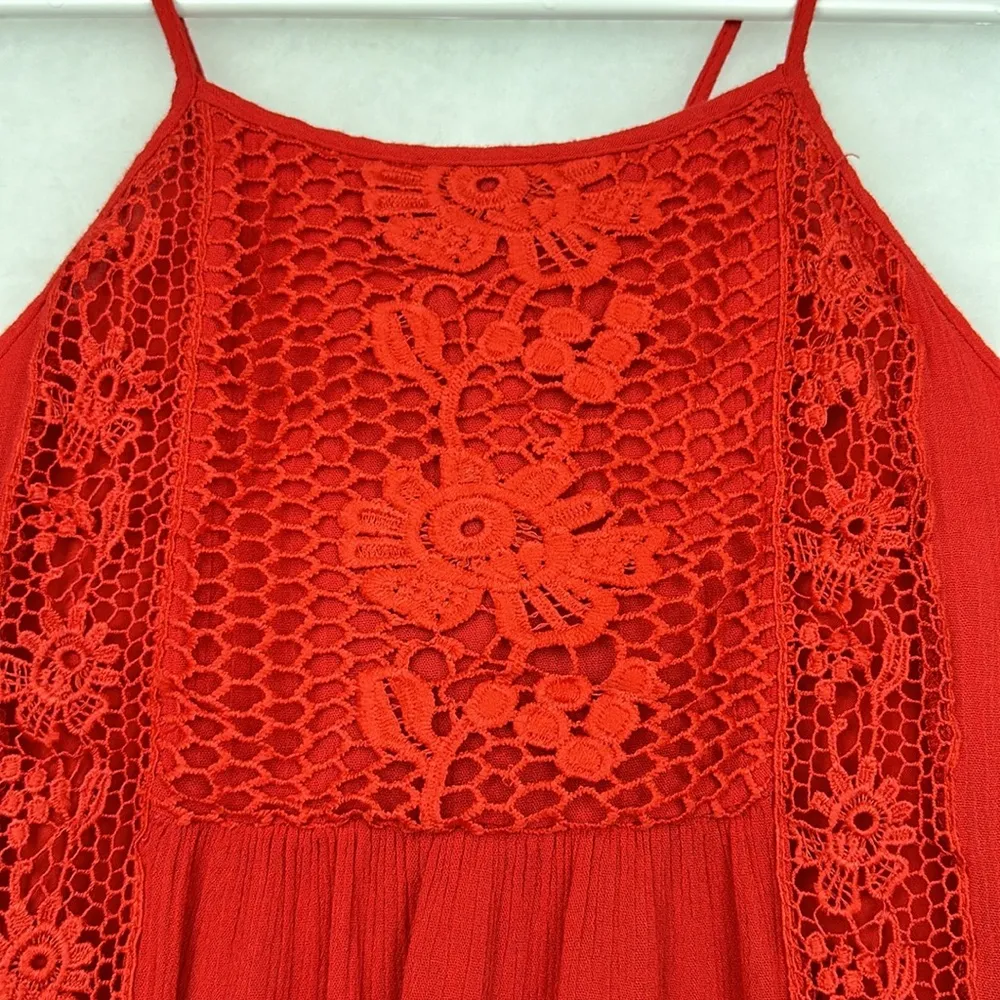 Beautiful red summer Holter dress Sz Small Embroider details Back Keyhole - Image 4