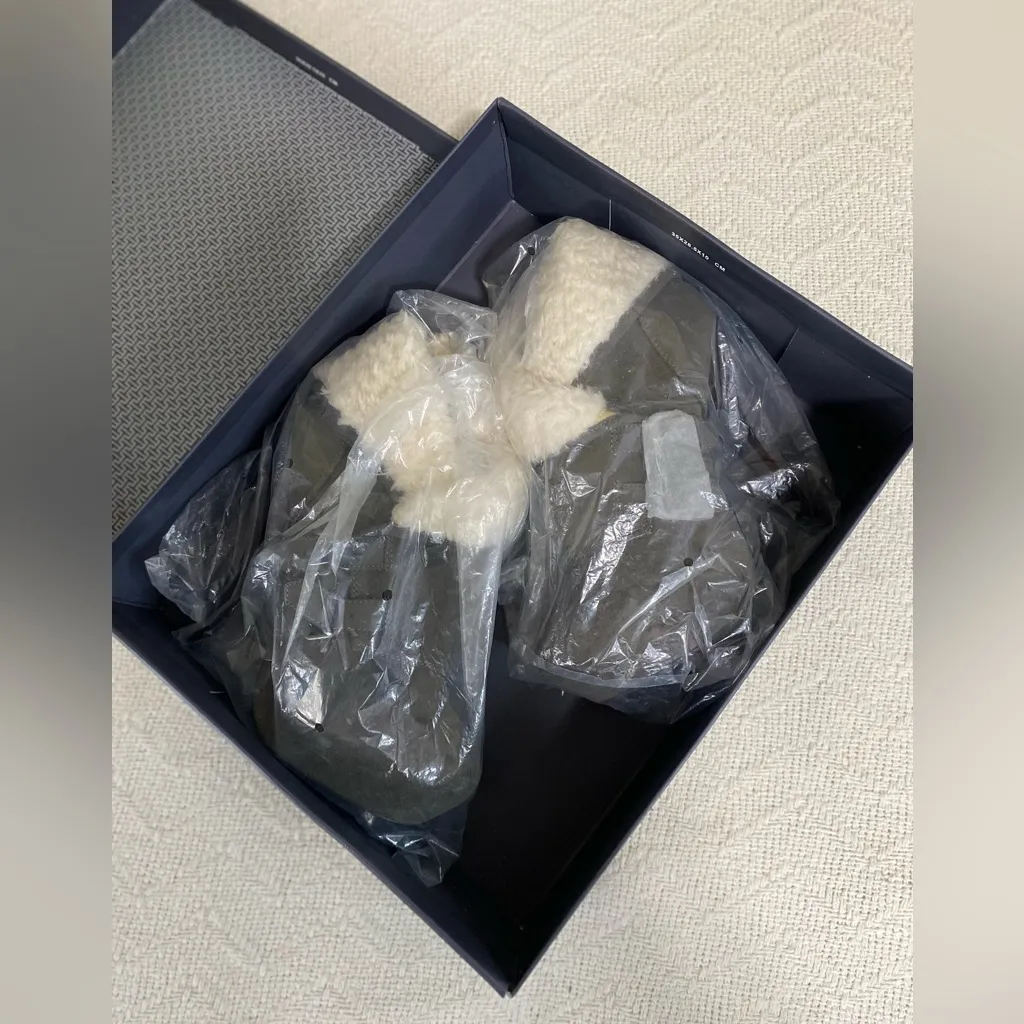 H by Halston Women 8 Grey Suede Faux Shearling Bootie High Heel Zip NIB - Image 4