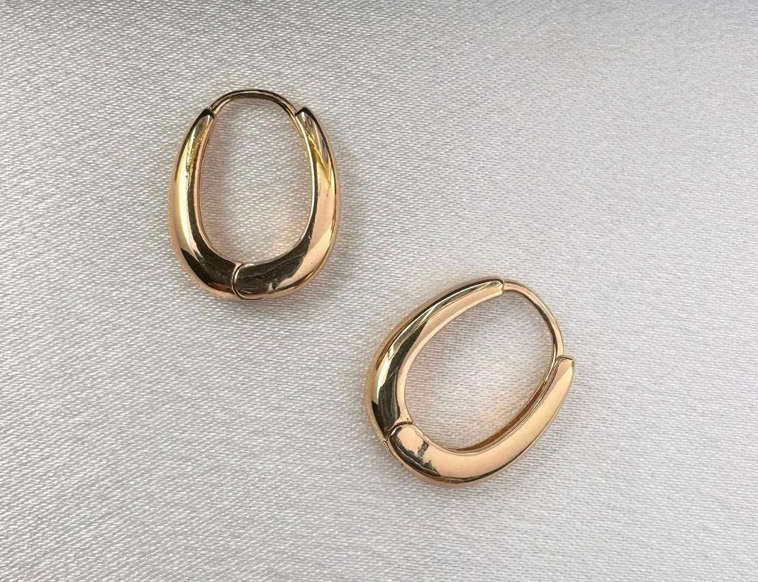 Small Oval Gold Hoop Earrings for Women - Image 2