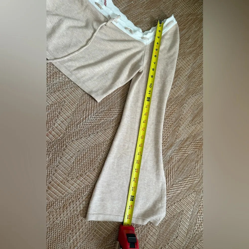 Dee Elly Women's Crop Beige Sweater Bell Sleeves,White Scallop Trim,Size XL,NWT - Image 4