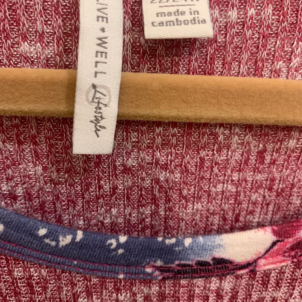 Live Well Styles Burgundy/Pink Asymmetrical Hem 22/24 Blouse.        2251 - Image 6