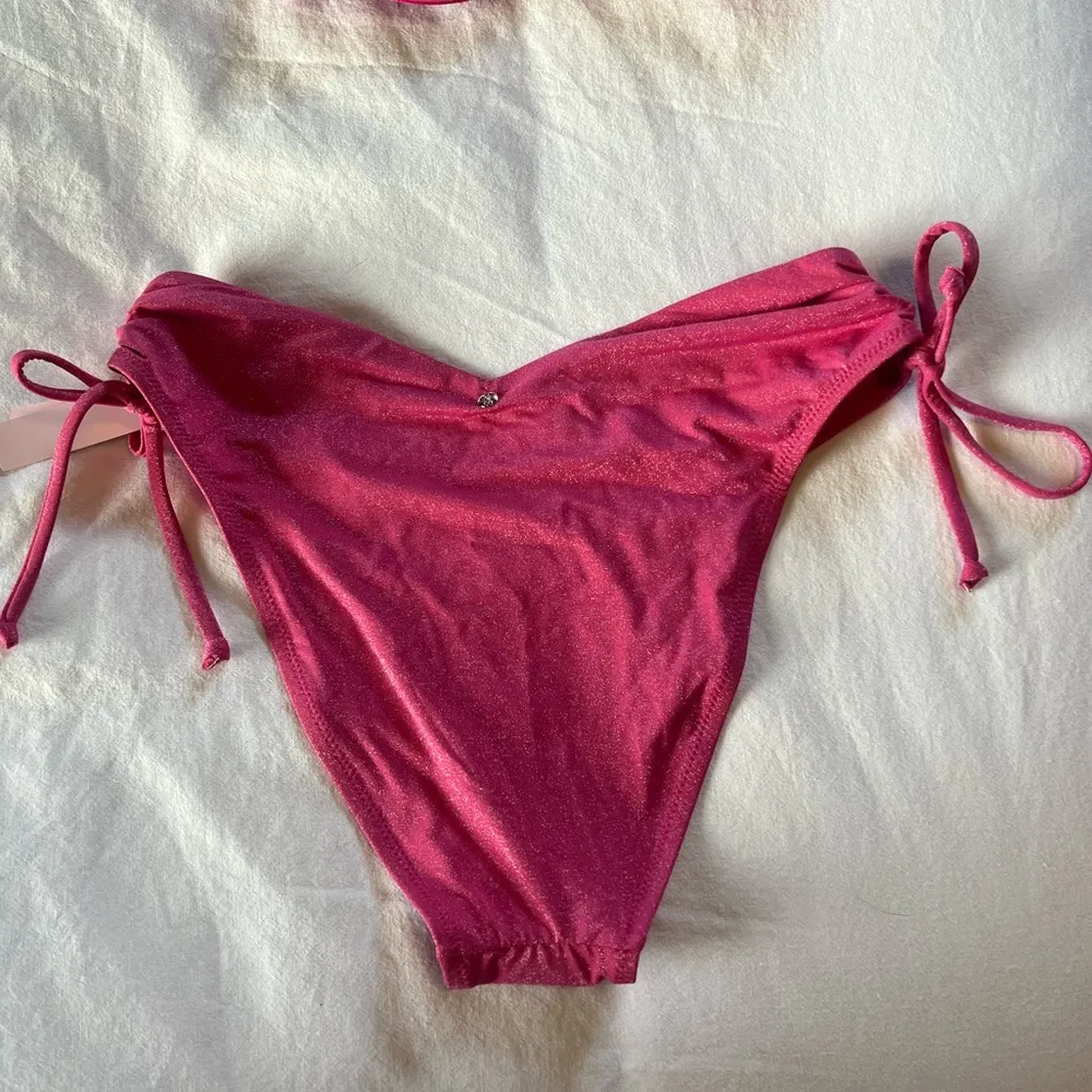 NWT Victoria’s Secret swimsuit. Size 32D top/large bottom - Image 5