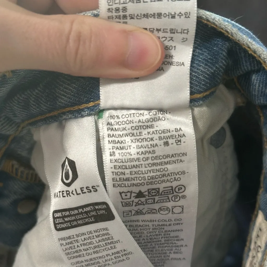 Levi’s Women’s 501 High Waisted Distressed Denim Shorts Medium Wash 28” waist - Image 8