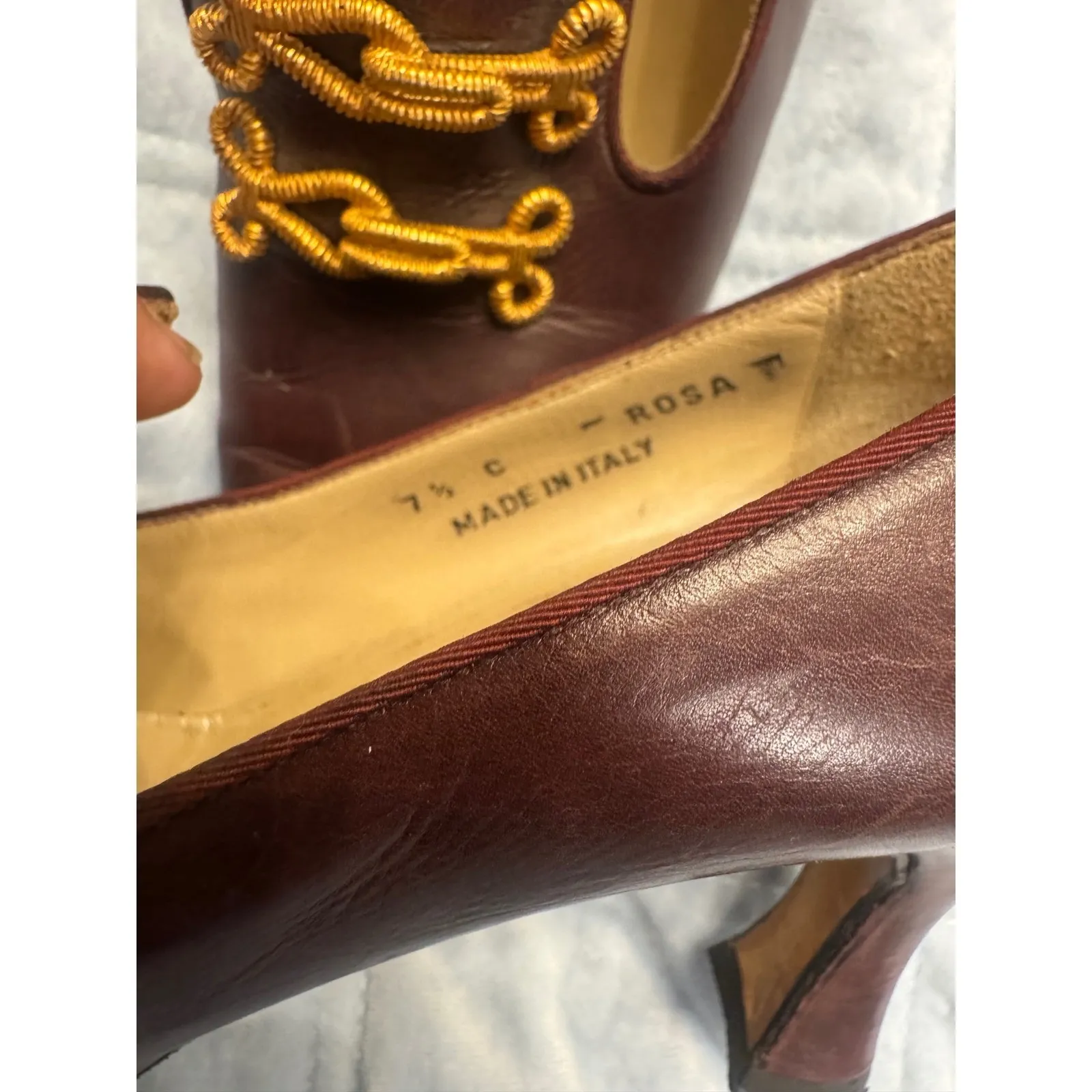 Bally Pointed Toe Heels Burgundy Leather Gold Ornament Made in Italy‎ Brown Size 7.5 - Image 4