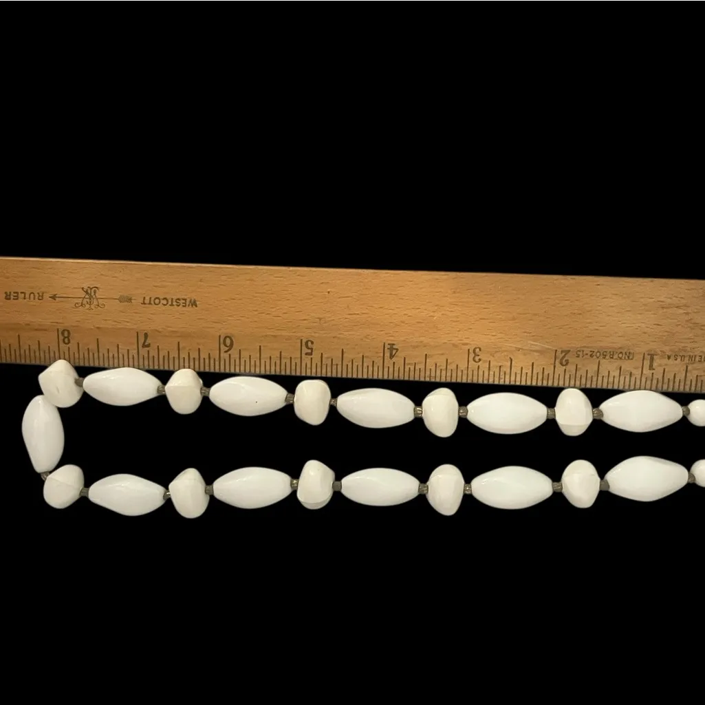 Vintage Estate Chunky Milk Glass Beaded Necklace 1950’s White - Image 10