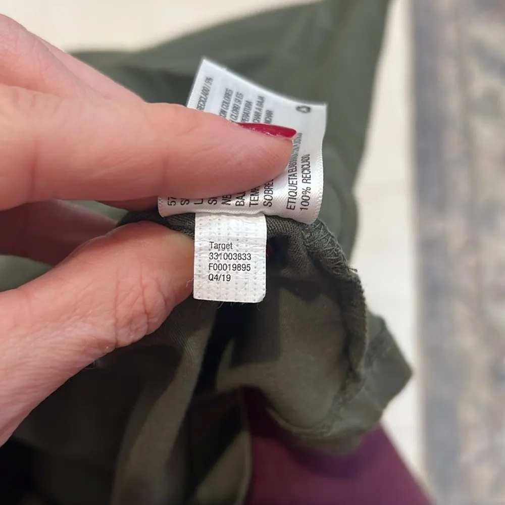 Wild fable army green crop top stretchy t-shirt size medium. - Image 6