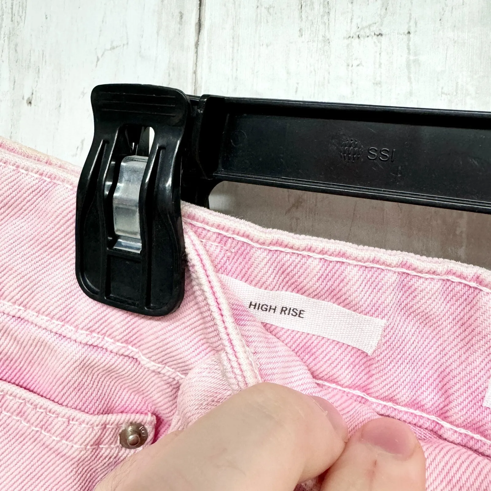 Denim Shorts Women Size 6 Pink High Rise Midi Cuffed Hem Zip Fly 5-Pocket Summer - Image 4