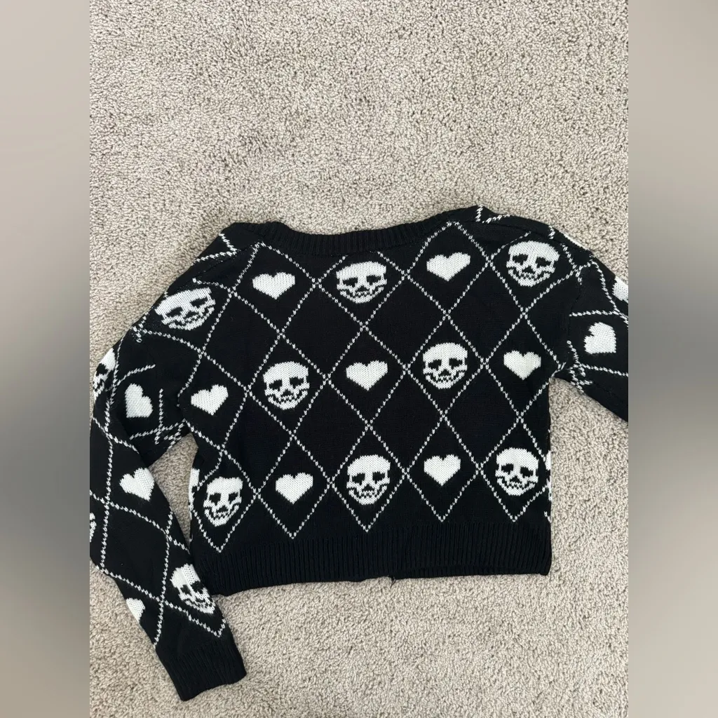 No boundaries Skull and Heart Sweater - Image 3