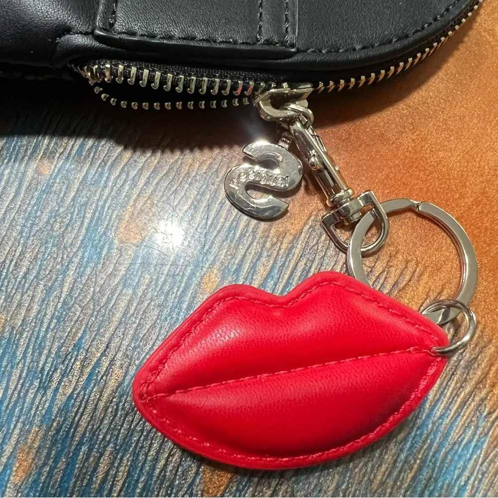 Desigual Claudia Nanaimo Black Quilted Backpack vegan leather lip hang tag - Image 3