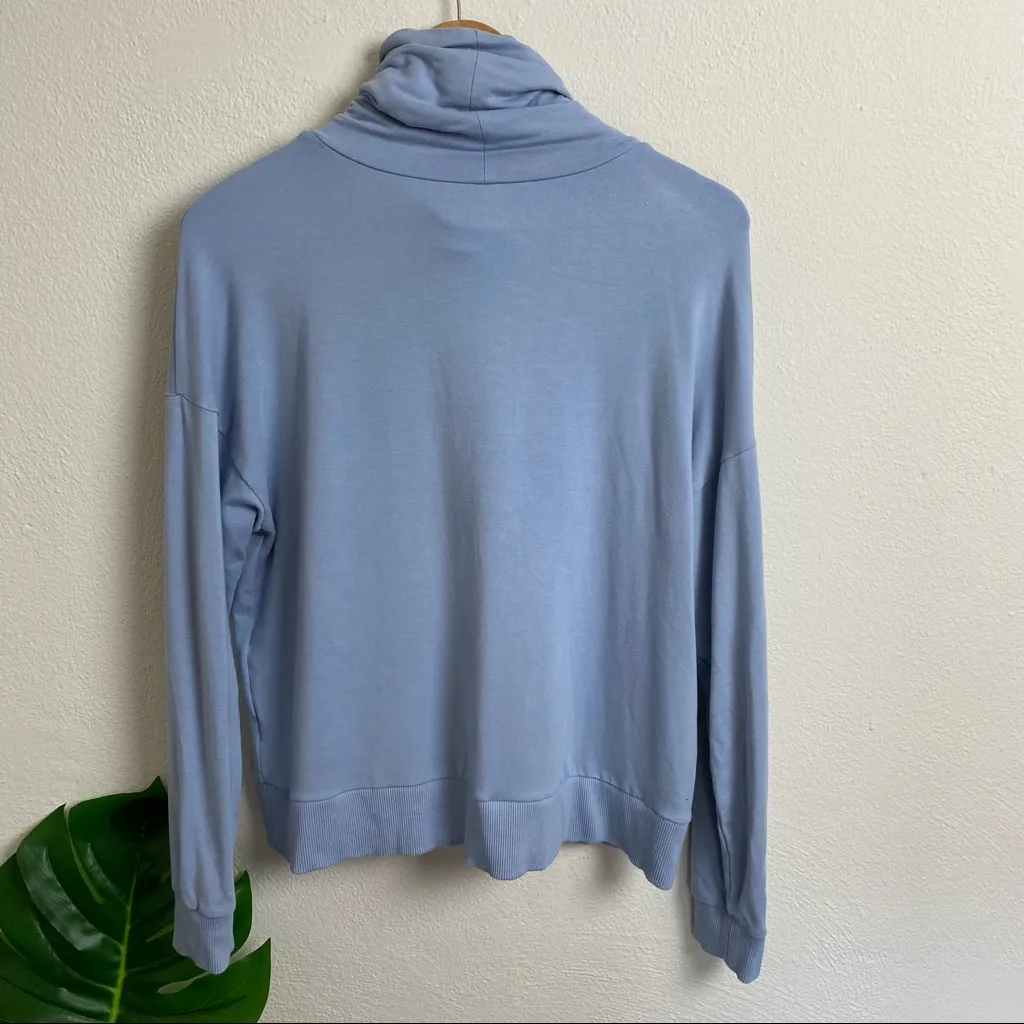 Banana Republic Ruche Neck Fleece Sweatshirt Light Blue Women's Size Large - Image 4