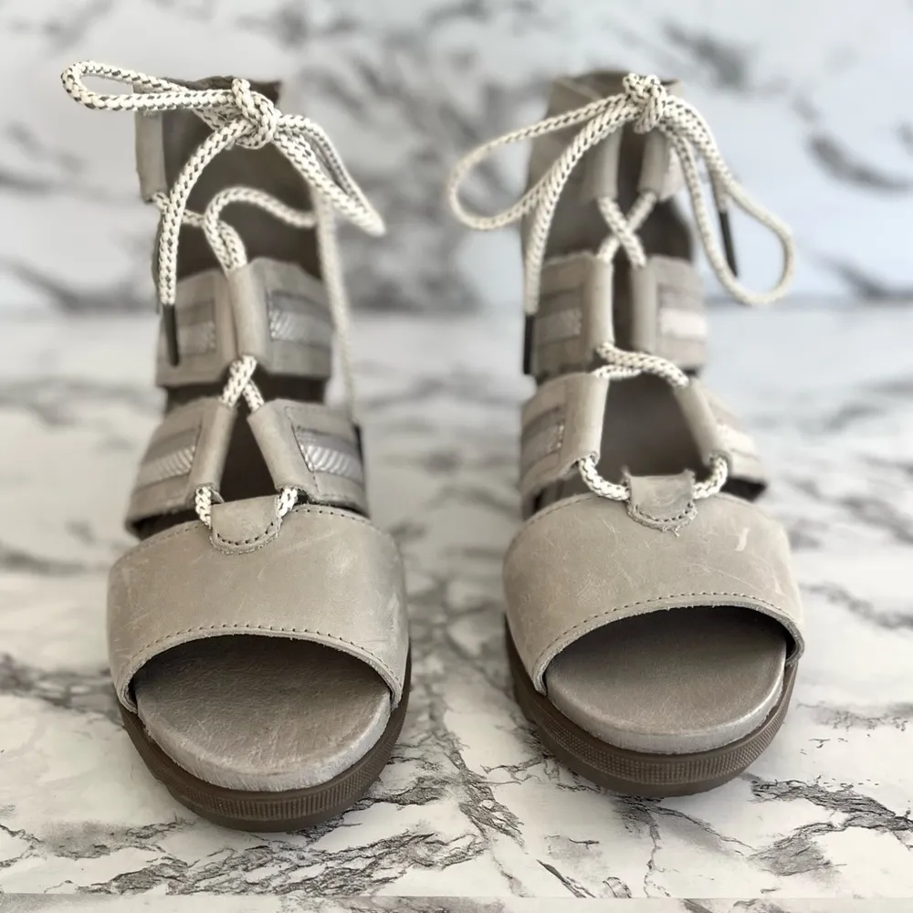 Sorel Joanie II Women’s Sandals Grey Lace Up Wedge 9.5 Walking Gorpcore Travel - Image 3