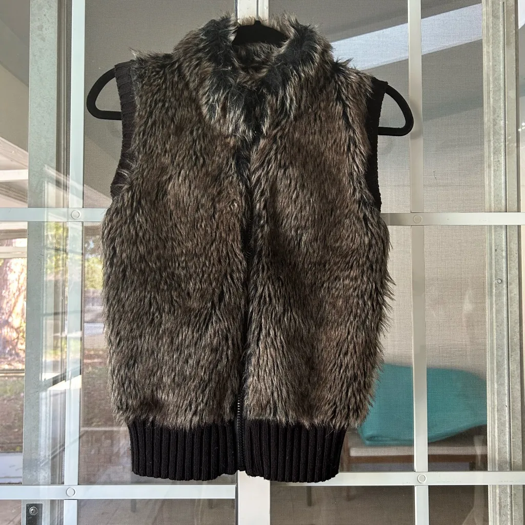 Heart n crush black sweater and brown faux fur vest Size M - Image 2