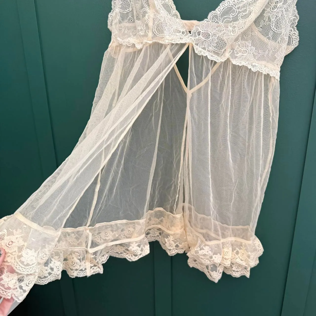 Vintage 2003 Victoria Secret lace Lingerie white/ Cream Sheer Front Slit - Image 4